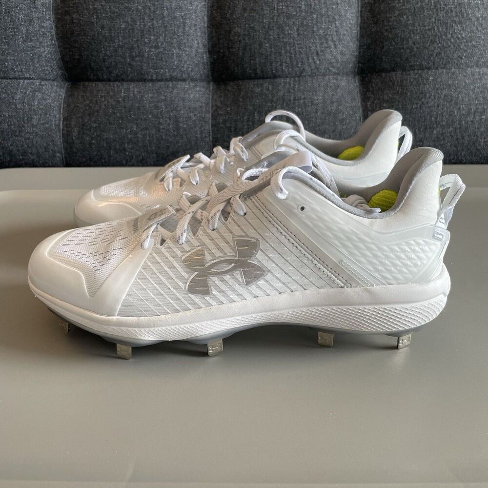 Under Armour White Baseball Cleats Metal Mens Size 8 Yard Low MT 3025592-100